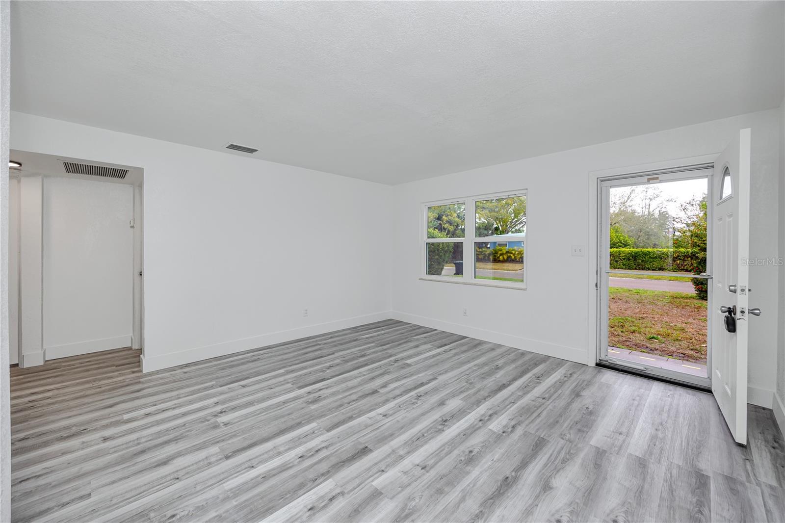 418 39TH AVE N, ST PETERSBURG, FL — photo 4