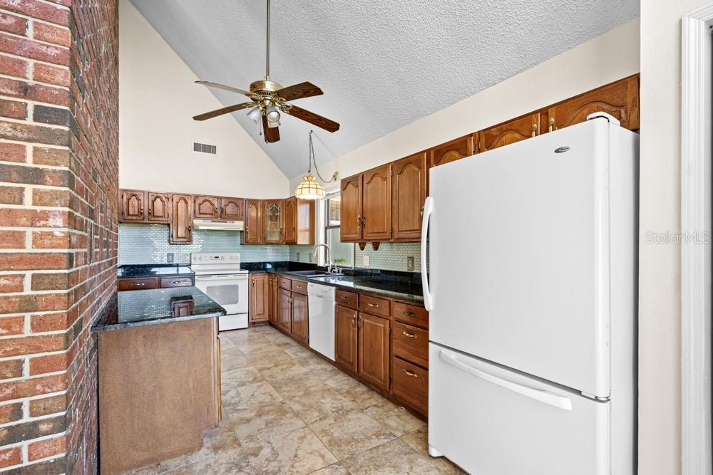 19621 LAKE LINCOLN LN, EUSTIS, FL — photo 23