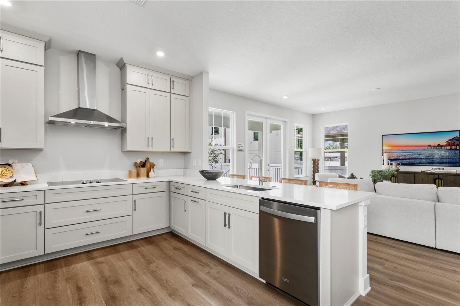 320 43RD AVE N, ST PETERSBURG, FL — photo 6