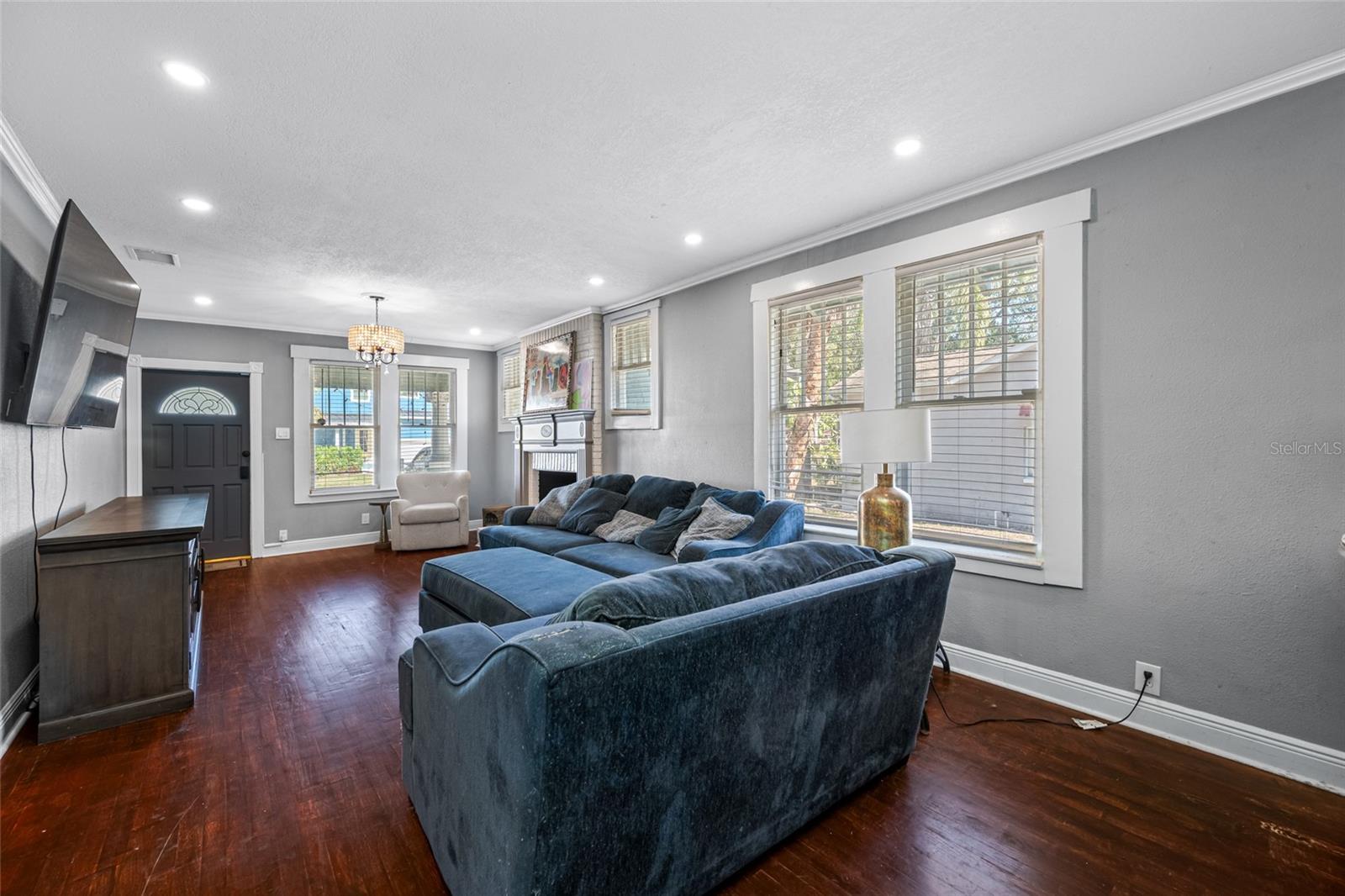 304 W HENRY AVE, TAMPA, FL — photo 13
