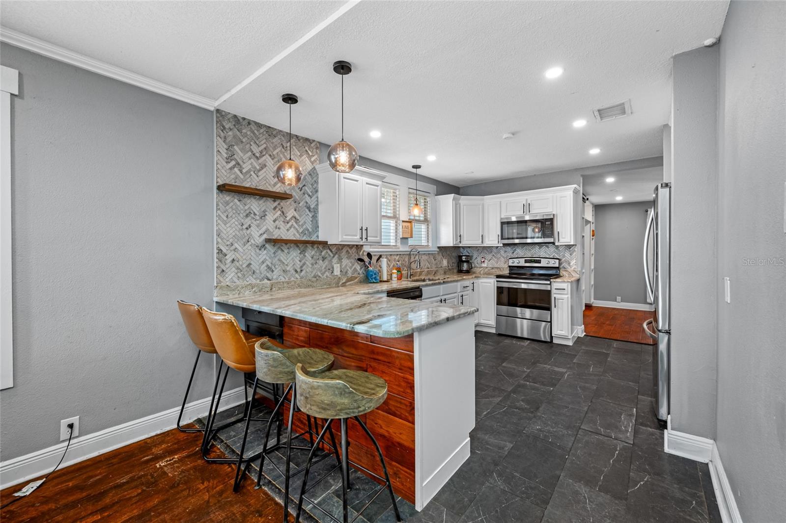 304 W HENRY AVE, TAMPA, FL — photo 15