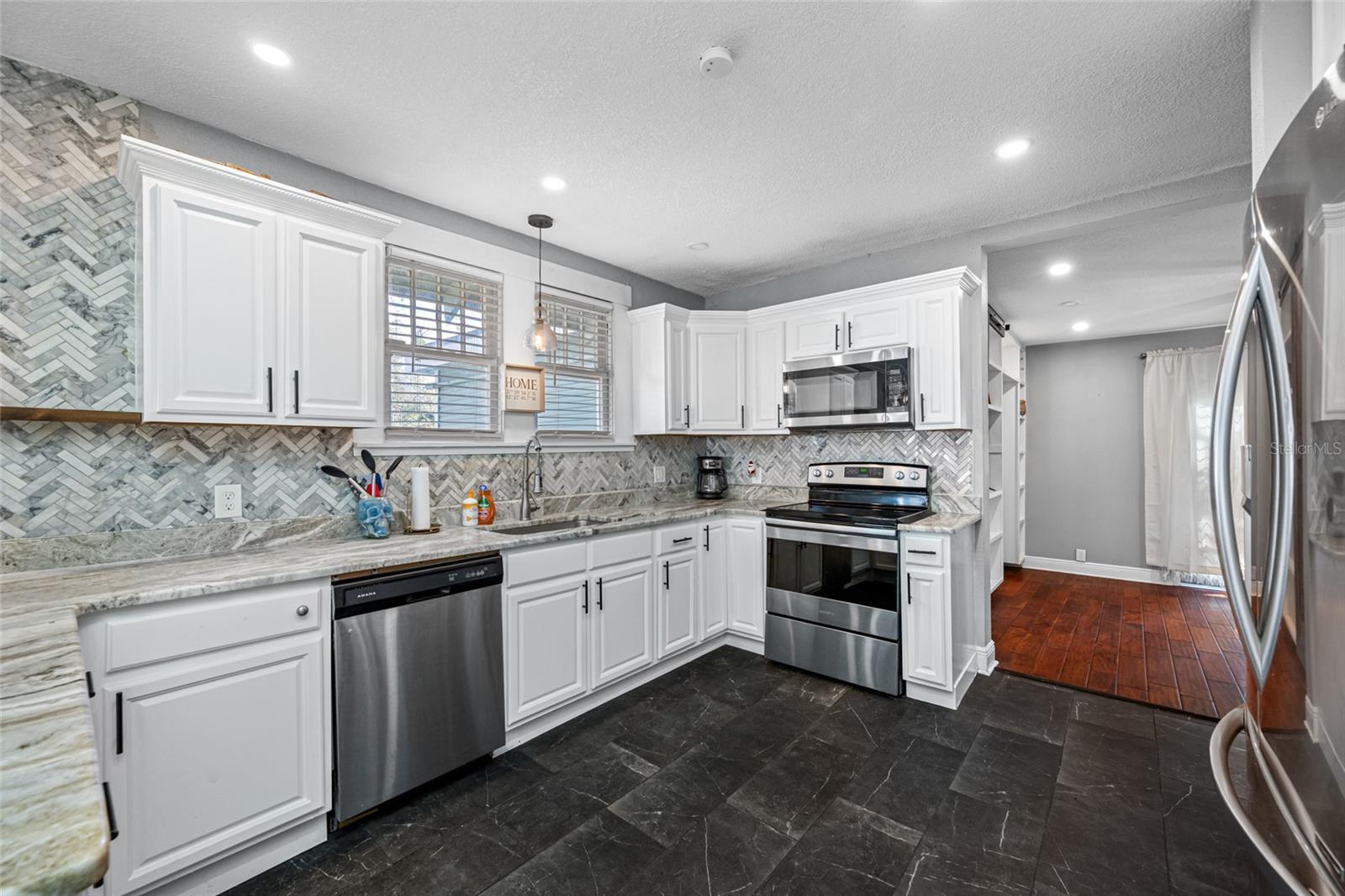 304 W HENRY AVE, TAMPA, FL — photo 17