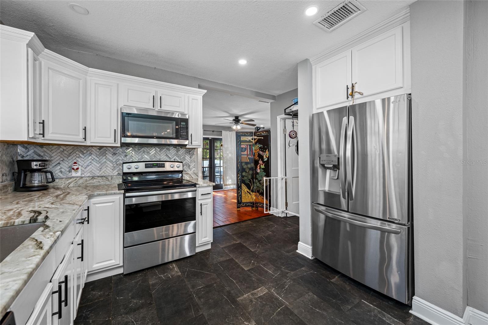 304 W HENRY AVE, TAMPA, FL — photo 18