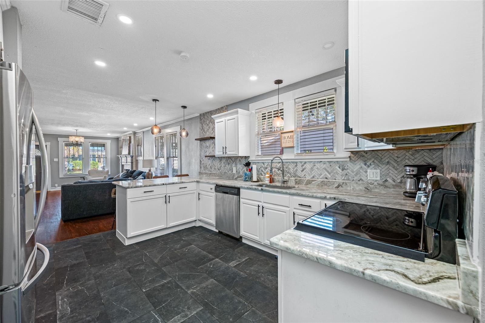 304 W HENRY AVE, TAMPA, FL — photo 20