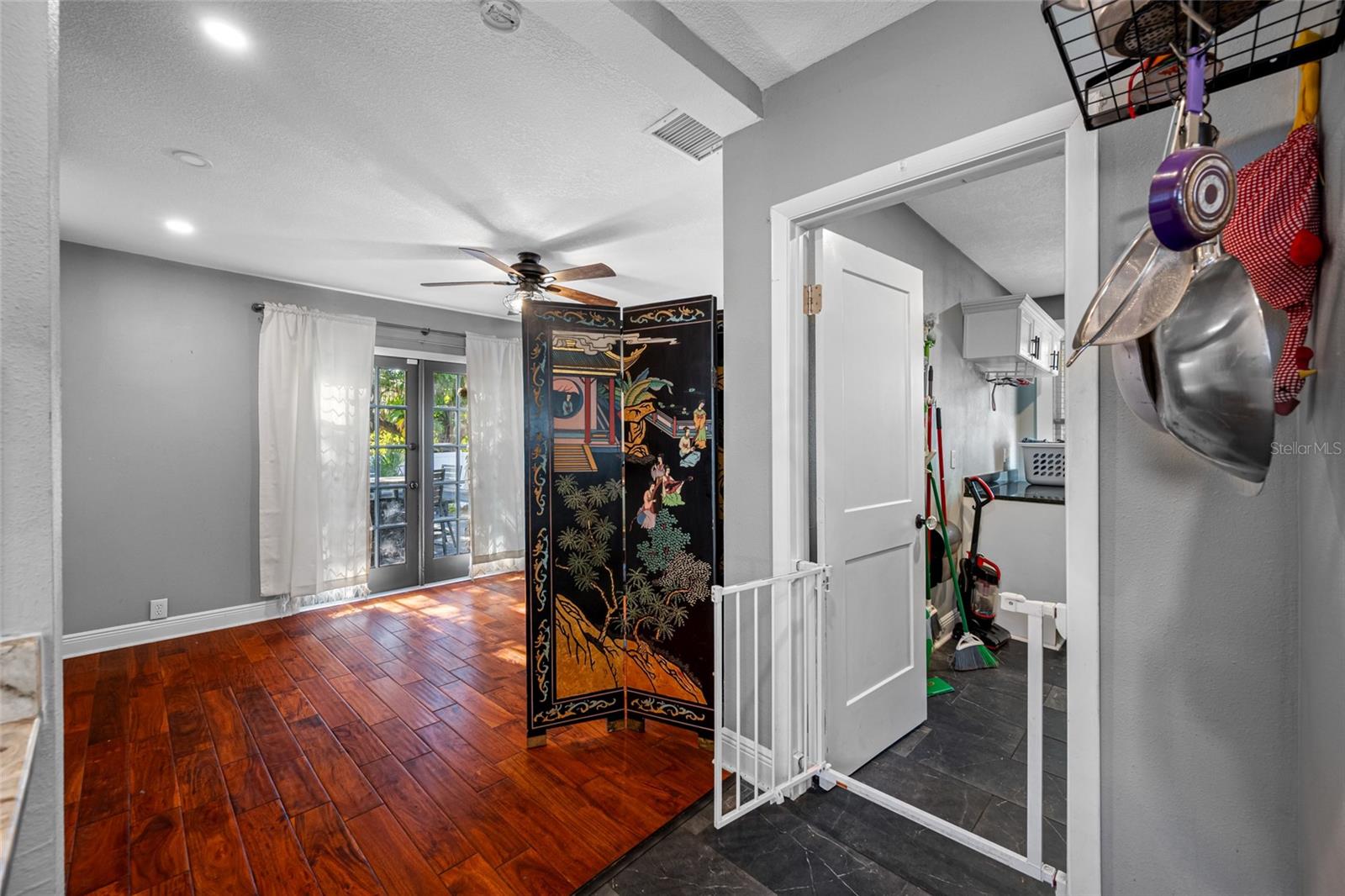 304 W HENRY AVE, TAMPA, FL — photo 21