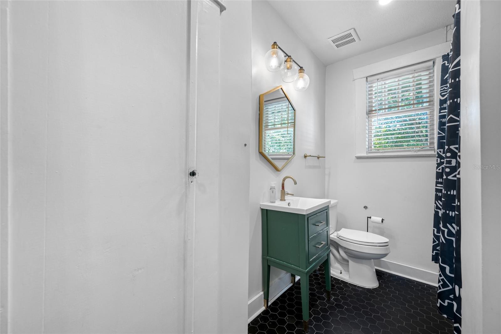 304 W HENRY AVE, TAMPA, FL — photo 38