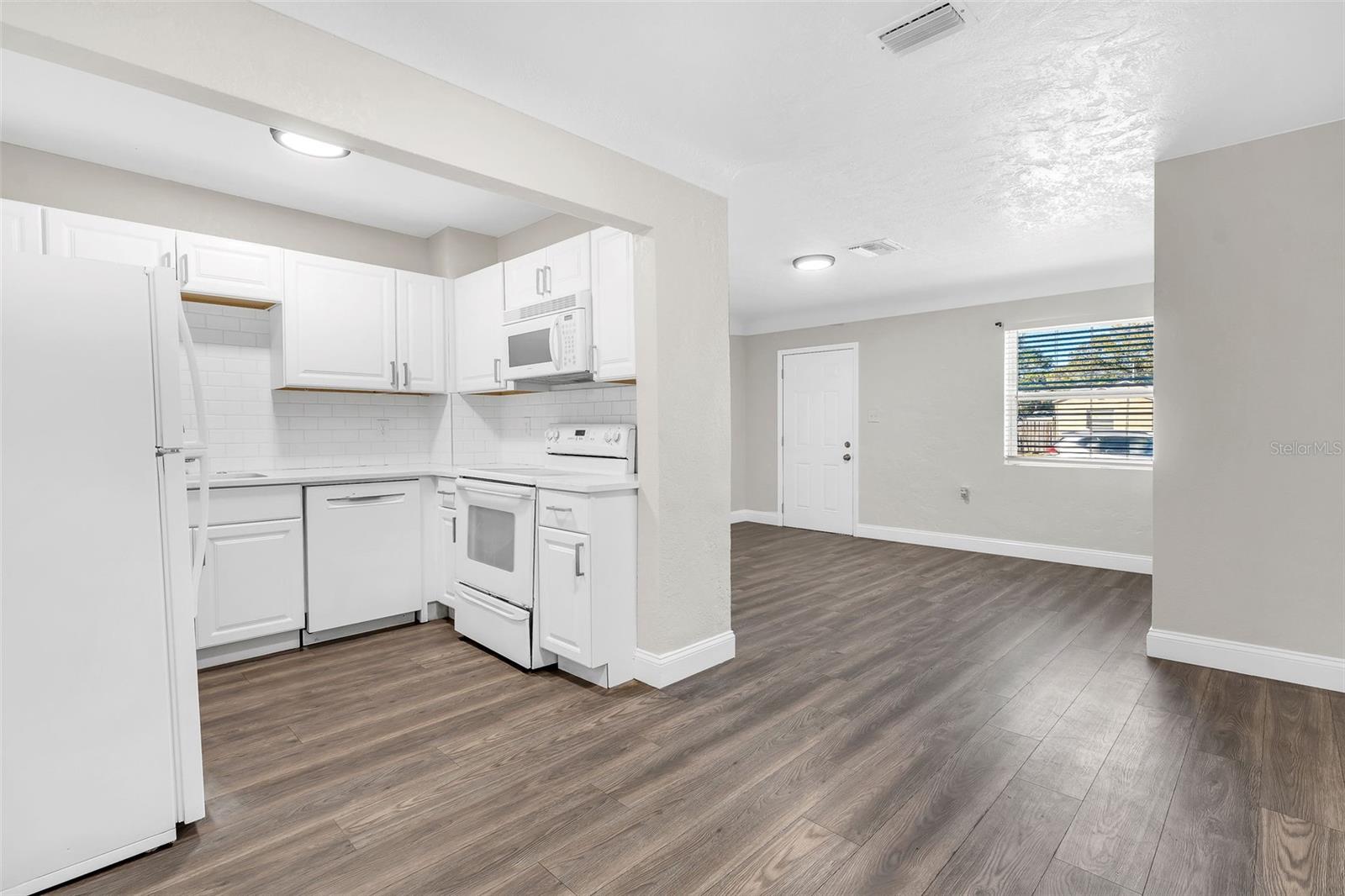 2140 22ND AVE N, ST PETERSBURG, FL — photo 11