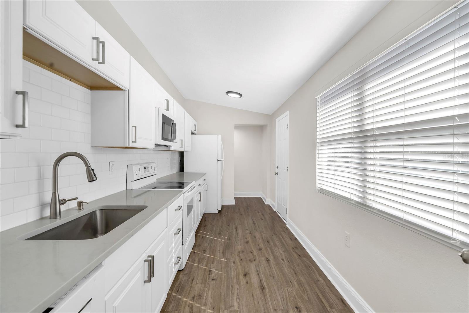 2140 22ND AVE N, ST PETERSBURG, FL — photo 32