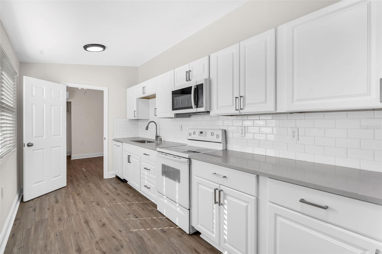 2140 22ND AVE N, ST PETERSBURG, FL — photo 33