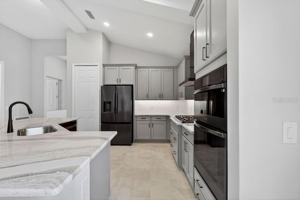 2046 WALLINGFORD LOOP, MOUNT DORA, FL — photo 8