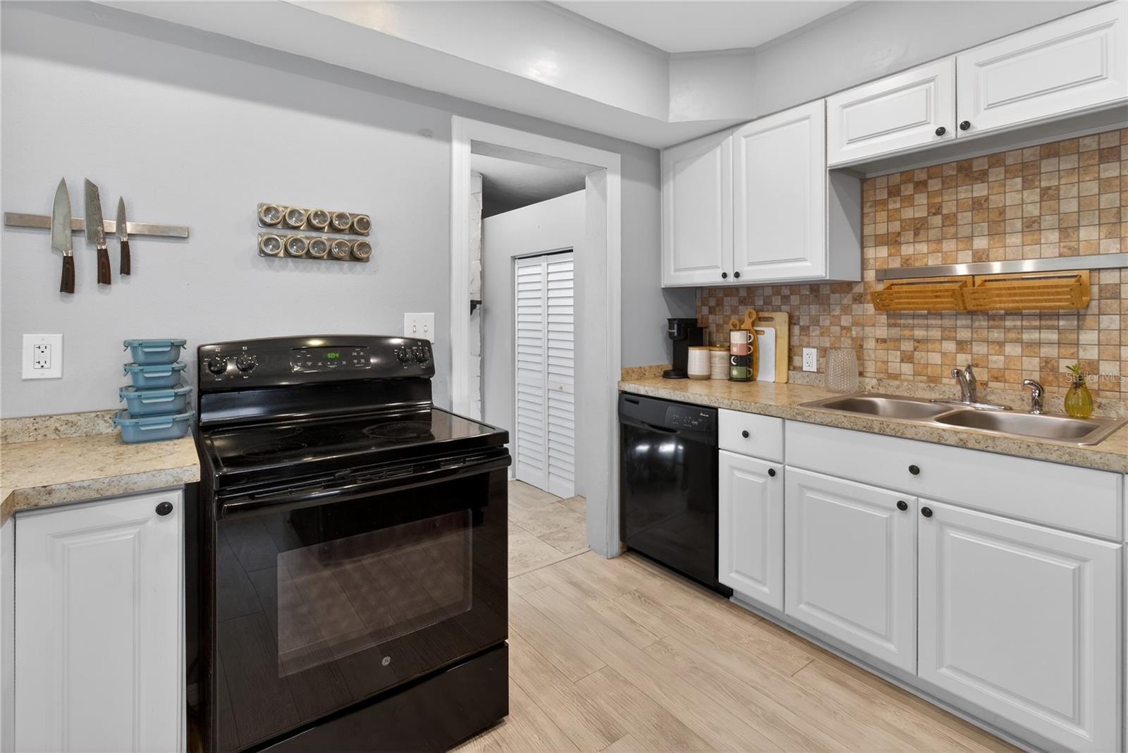 5021 37TH AVE N, ST PETERSBURG, FL — photo 9