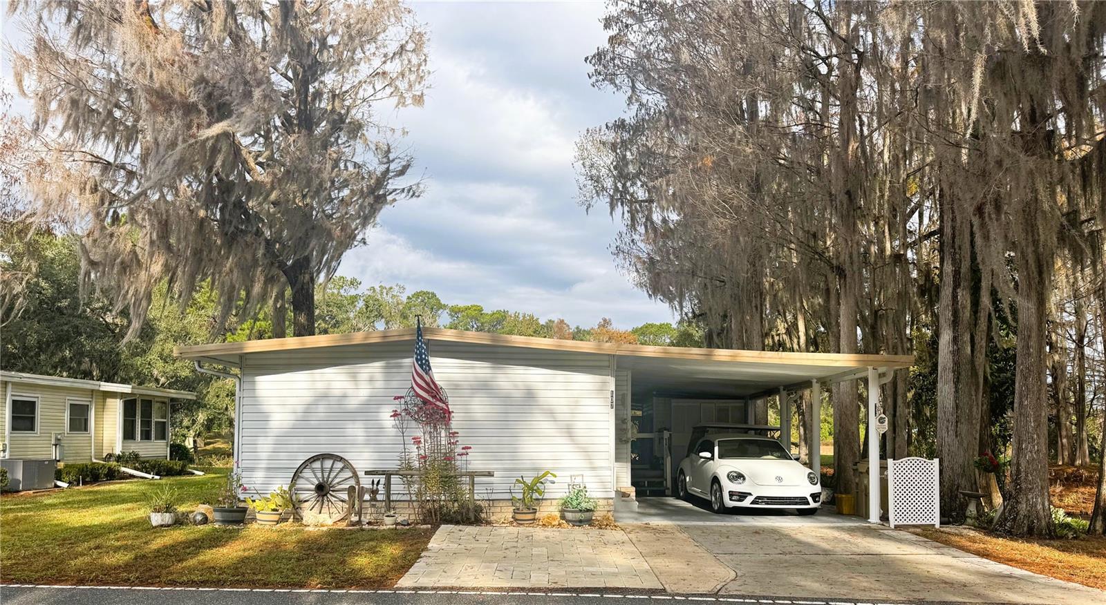 107 ROYAL PALM DR, LEESBURG, FL