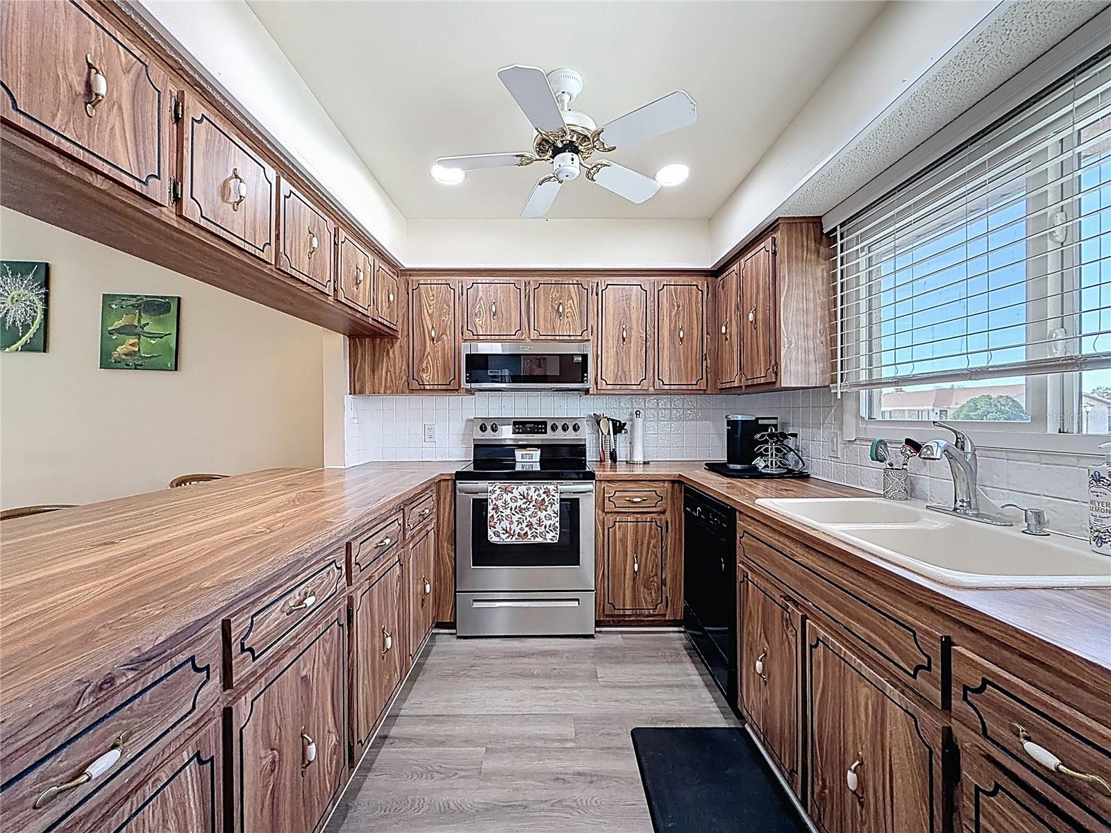 9961 EAGLES POINT CIR #4, PORT RICHEY, FL — photo 3