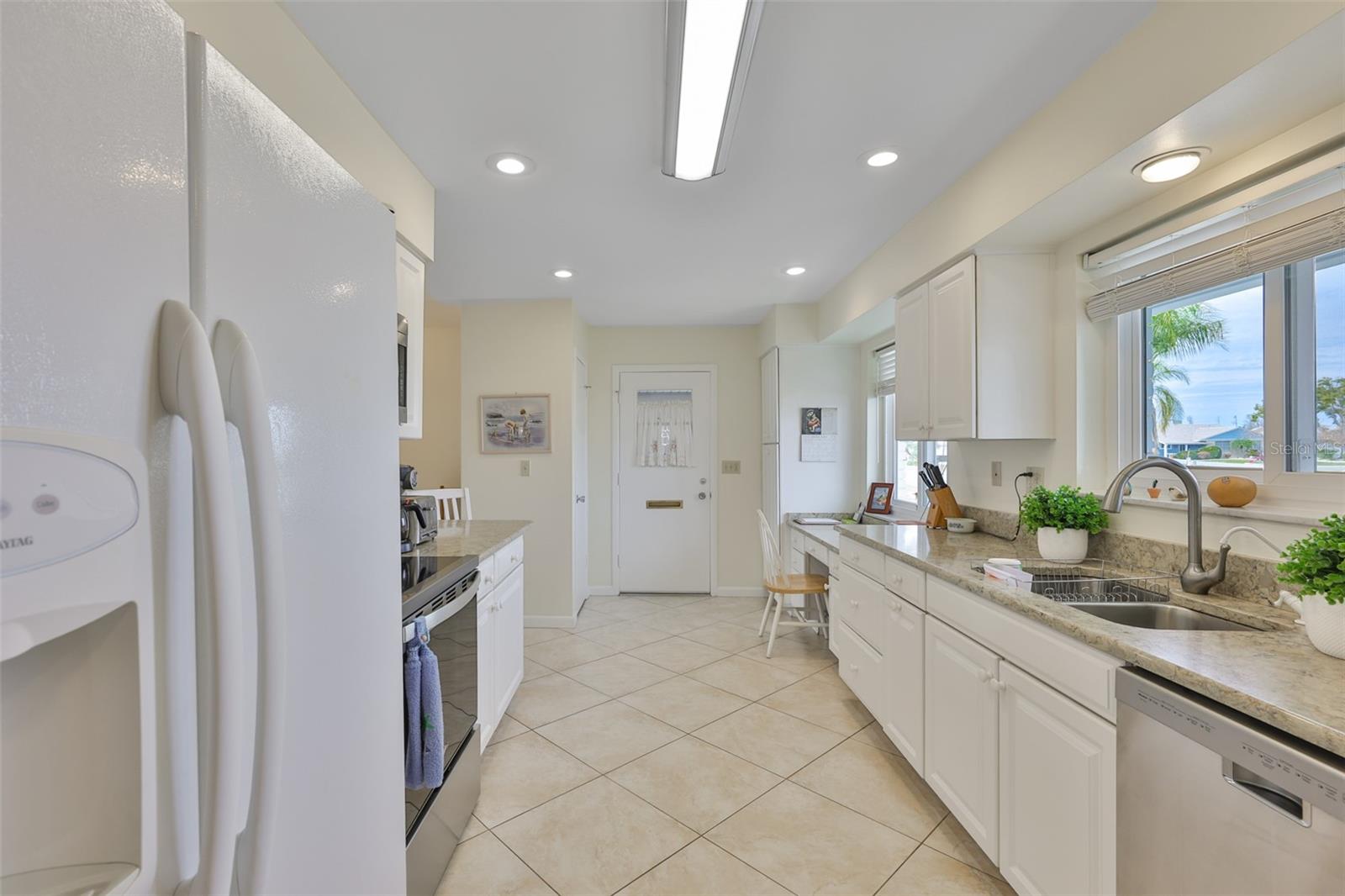 1520 DANBURY DR, SUN CITY CENTER, FL — photo 15