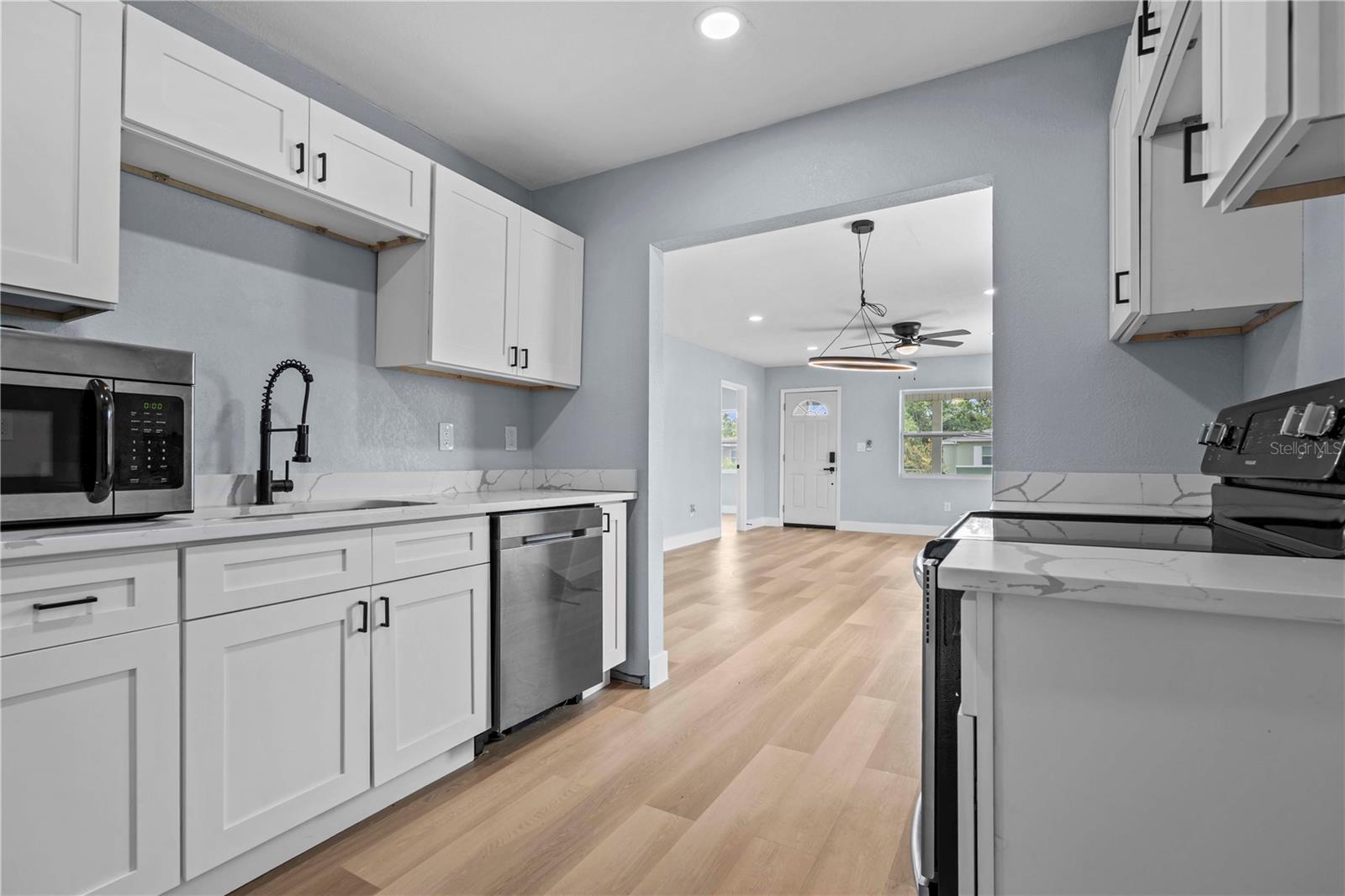 2465 16TH AVE S, ST PETERSBURG, FL — photo 3