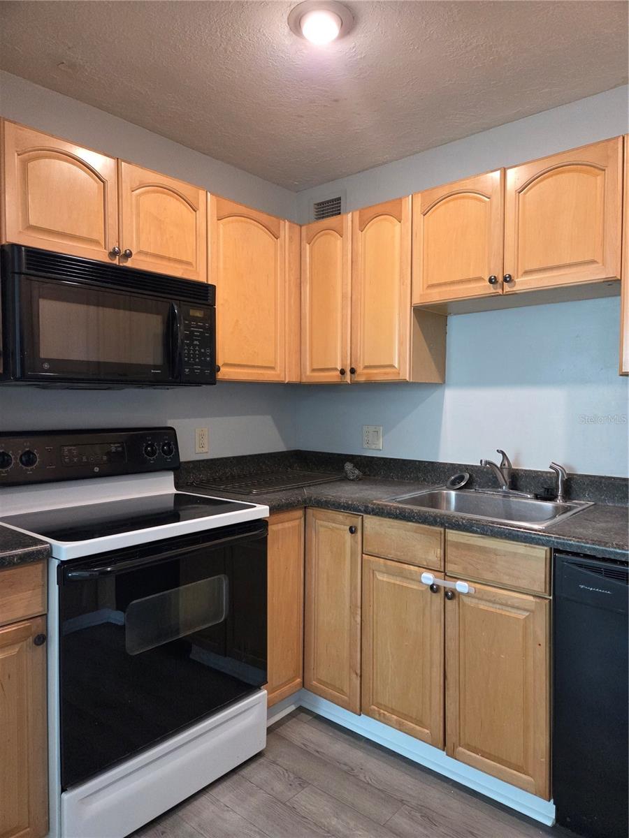 13690 ORANGE SUNSET DR #102, TAMPA, FL — photo 7