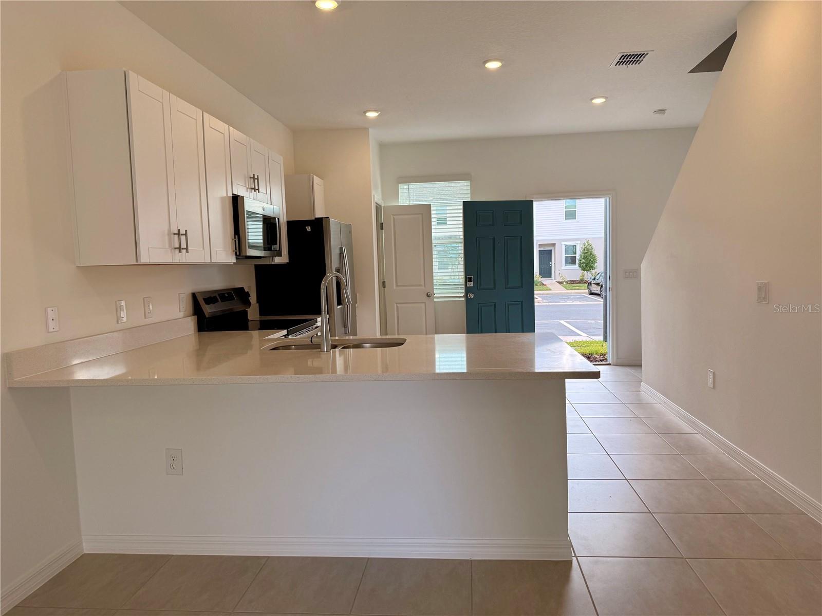 2996 SKYLINE LOOP, KISSIMMEE, FL — photo 2