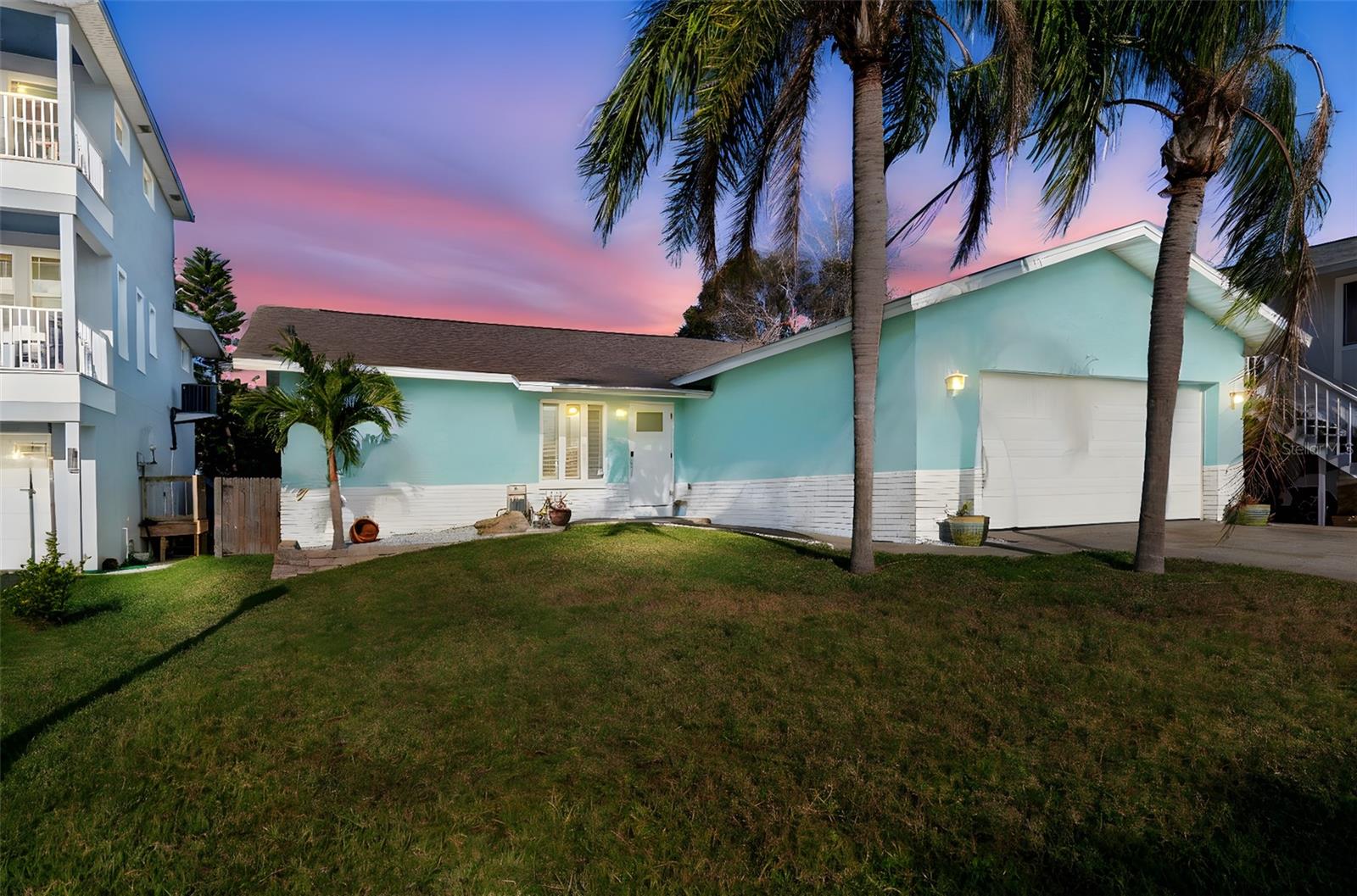 216 176TH AVE E, REDINGTON SHORES, FL — photo 2