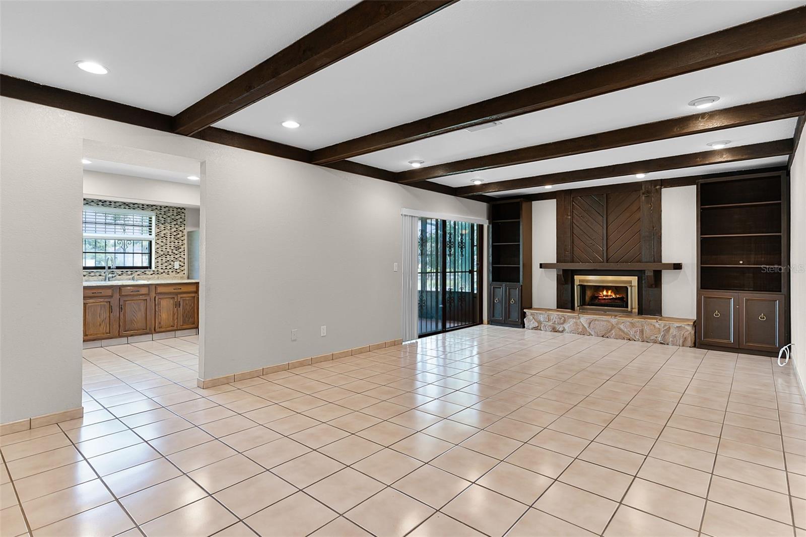 8208 LA SERENA DR, TAMPA, FL — photo 3