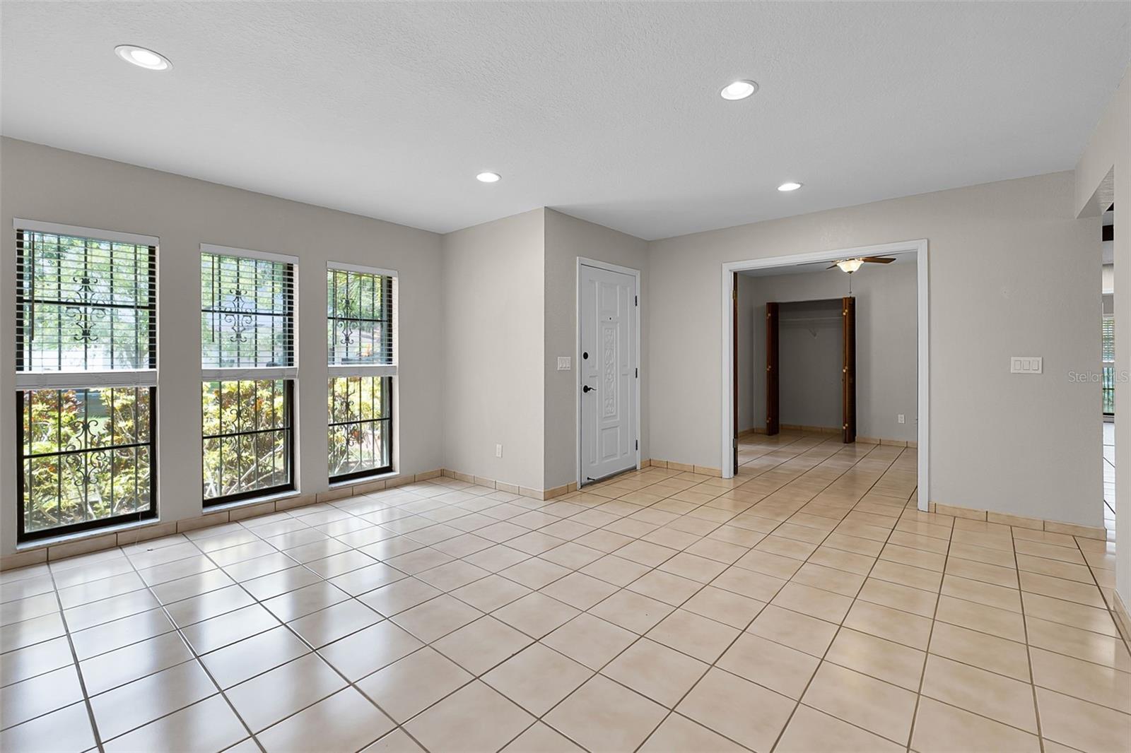 8208 LA SERENA DR, TAMPA, FL — photo 5