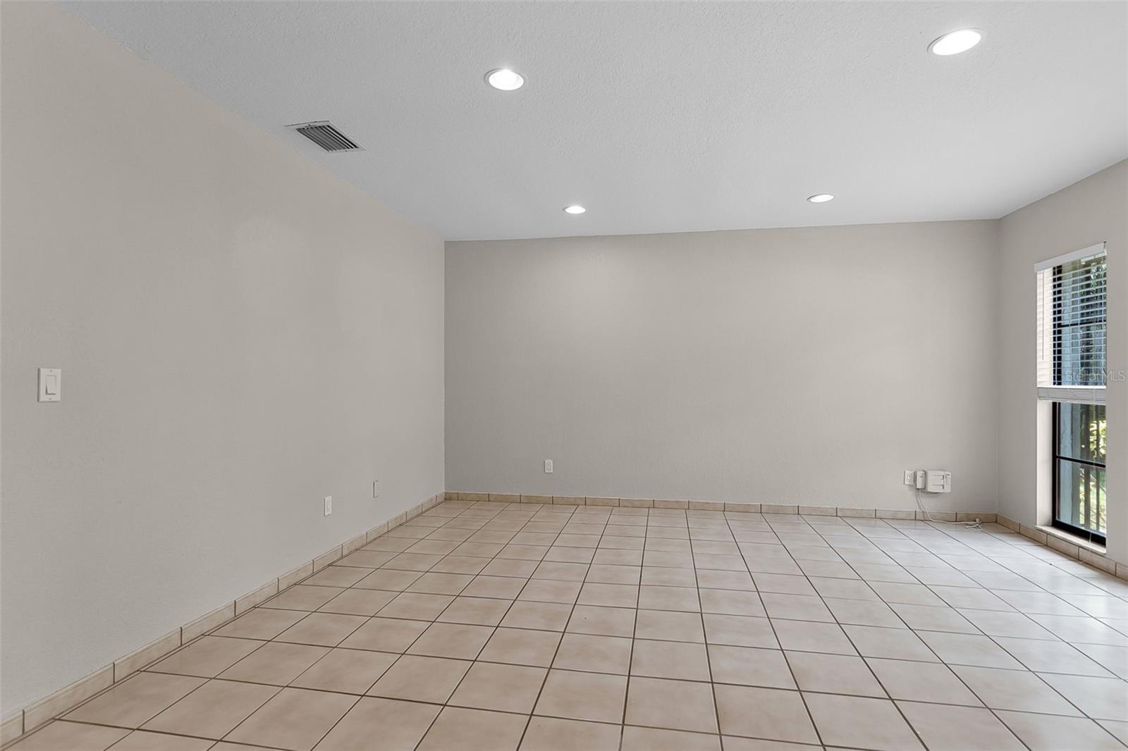 8208 LA SERENA DR, TAMPA, FL — photo 6