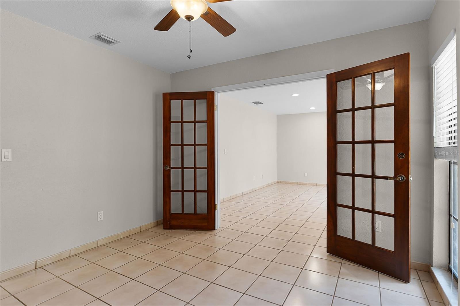 8208 LA SERENA DR, TAMPA, FL — photo 11
