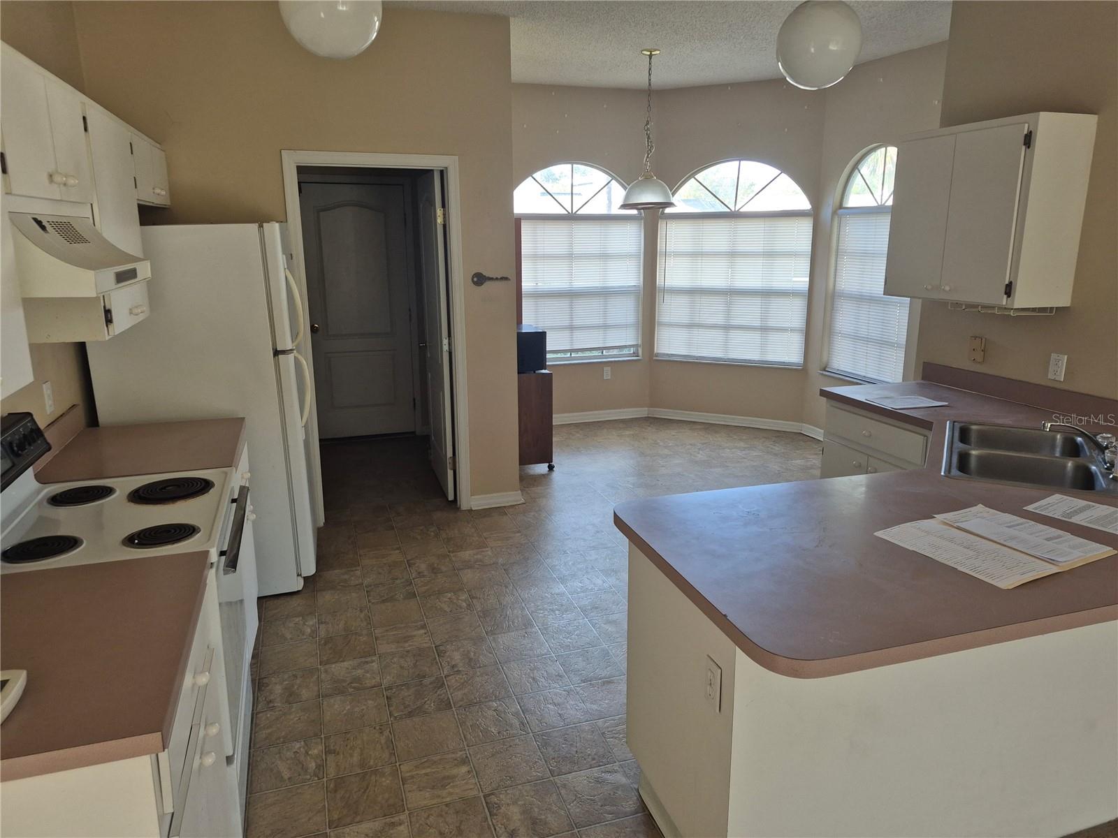 23300 DOVER DR, LAND O LAKES, FL — photo 2
