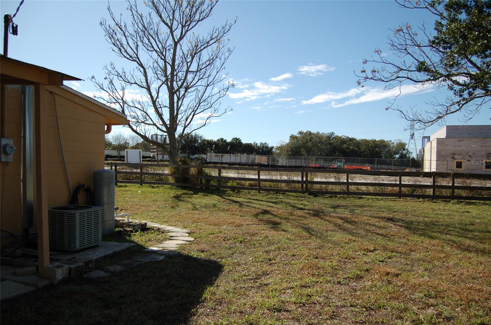 223 COUNTY ROAD 466A, FRUITLAND PARK, FL — photo 5
