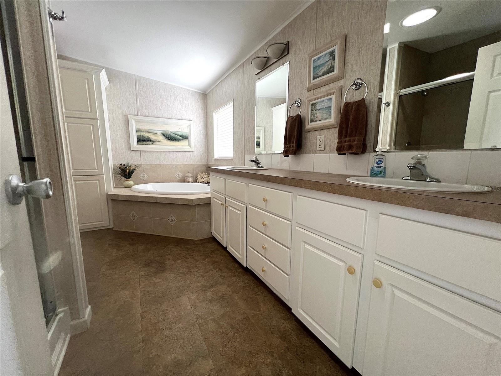 817 S GREEN CIR, VENICE, FL — photo 8