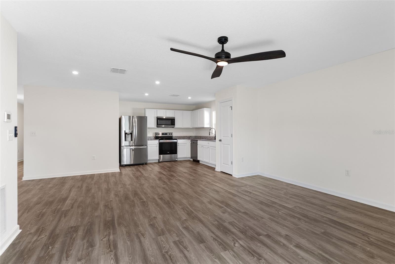 2059 KENTUCKY RD, SUMTERVILLE, FL — photo 11
