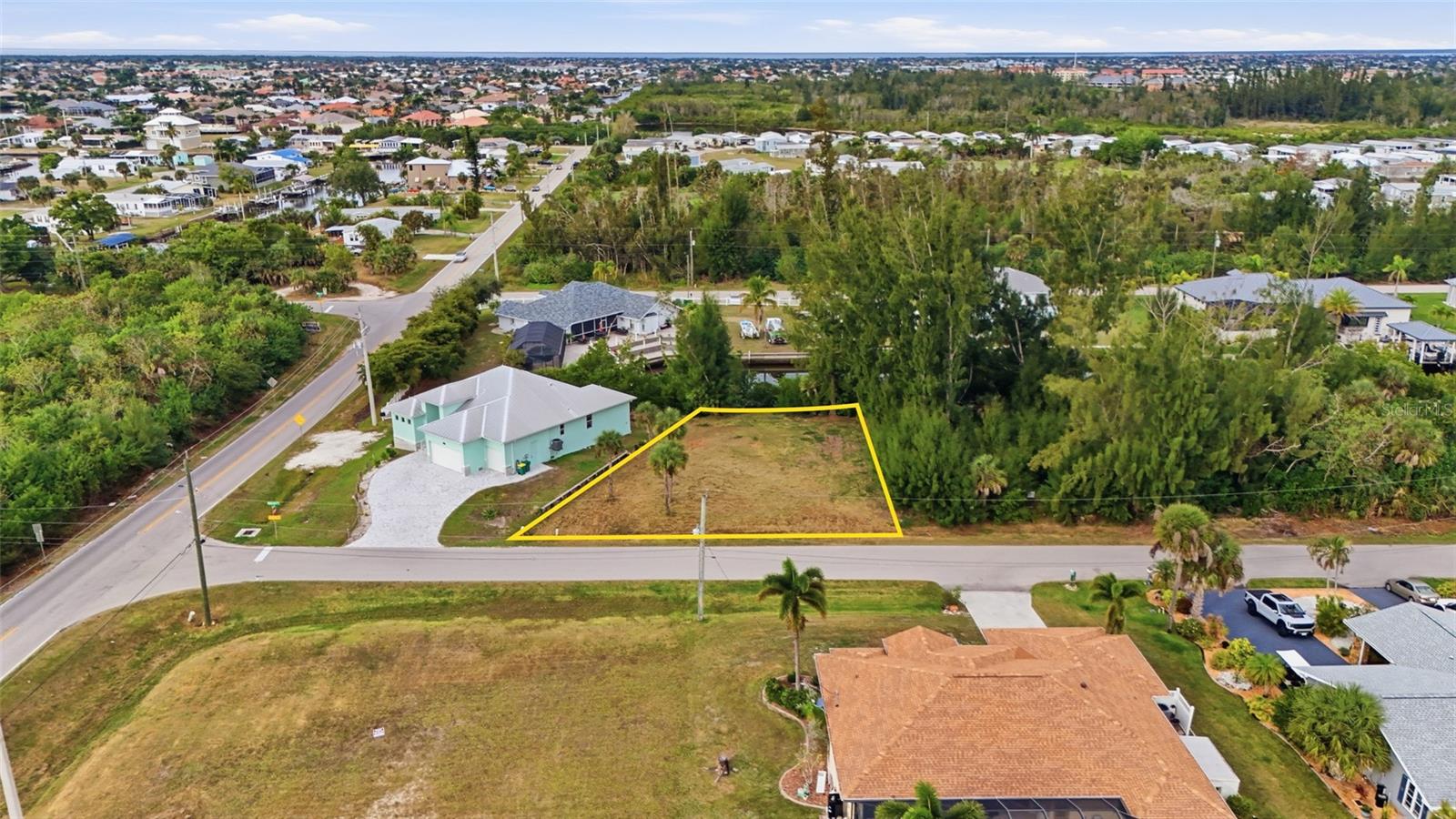 3925 MAGNOLIA WAY, PUNTA GORDA, FL — photo 2