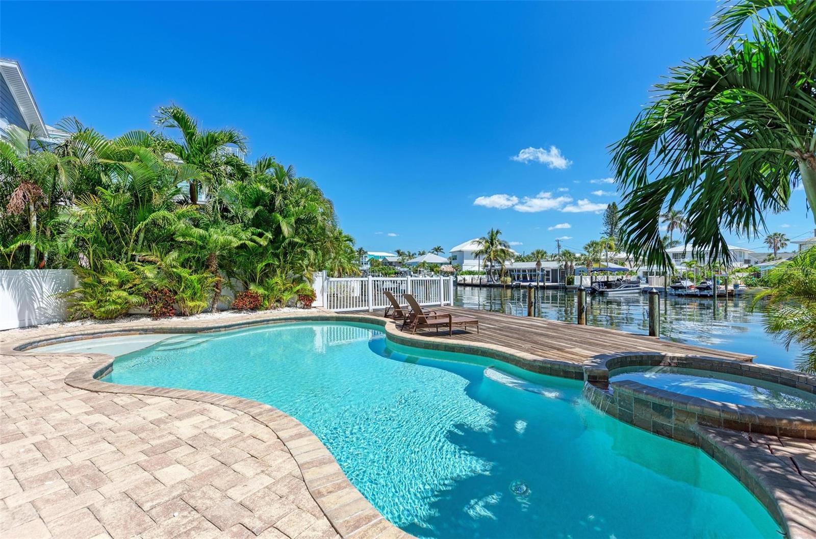 203 N HARBOR DR, HOLMES BEACH, FL — photo 6