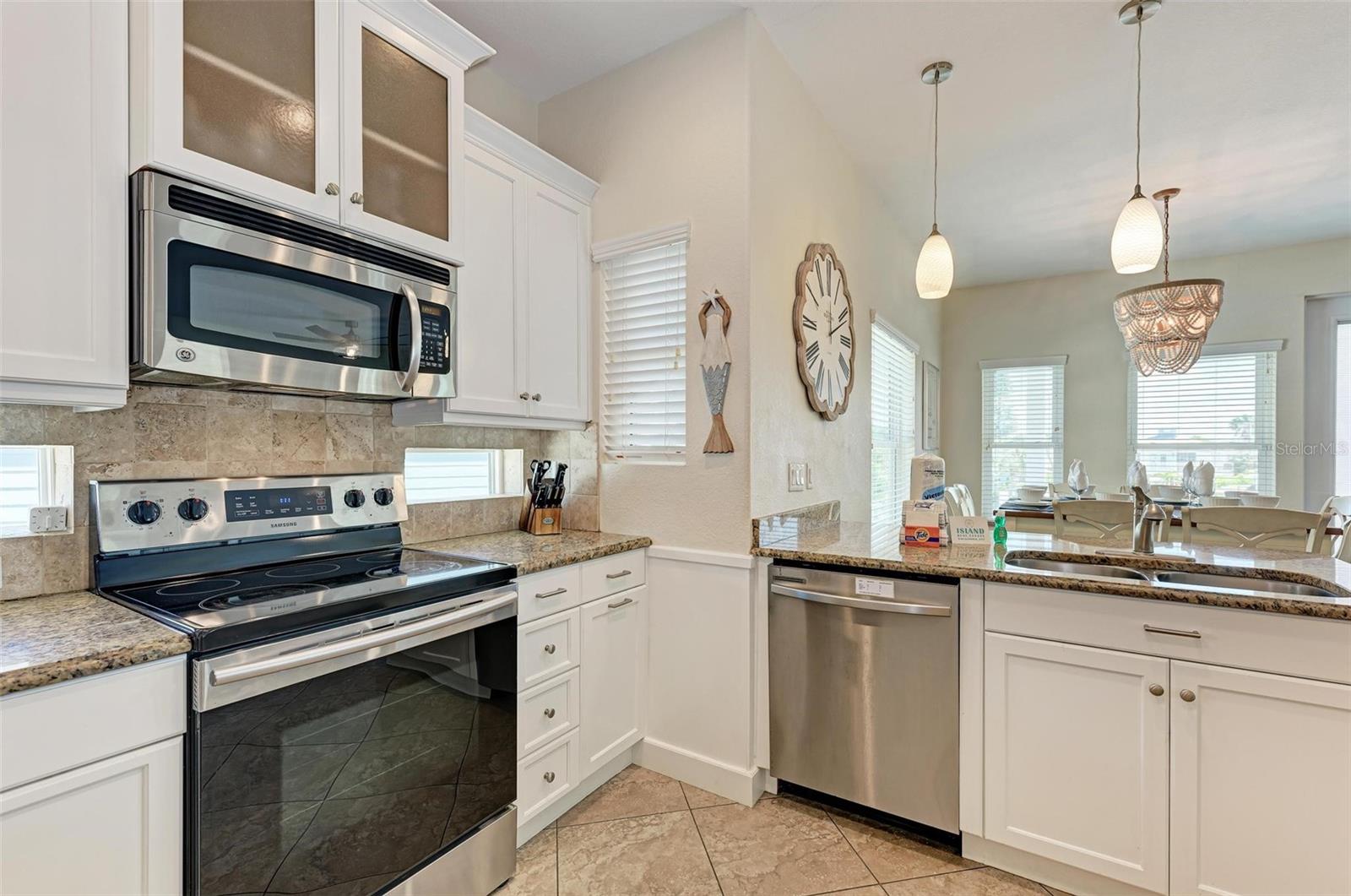 203 N HARBOR DR, HOLMES BEACH, FL — photo 17