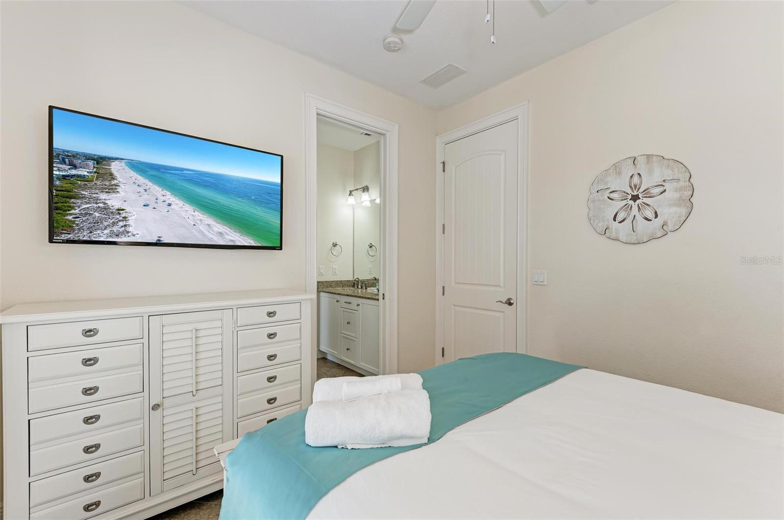 203 N HARBOR DR, HOLMES BEACH, FL — photo 29