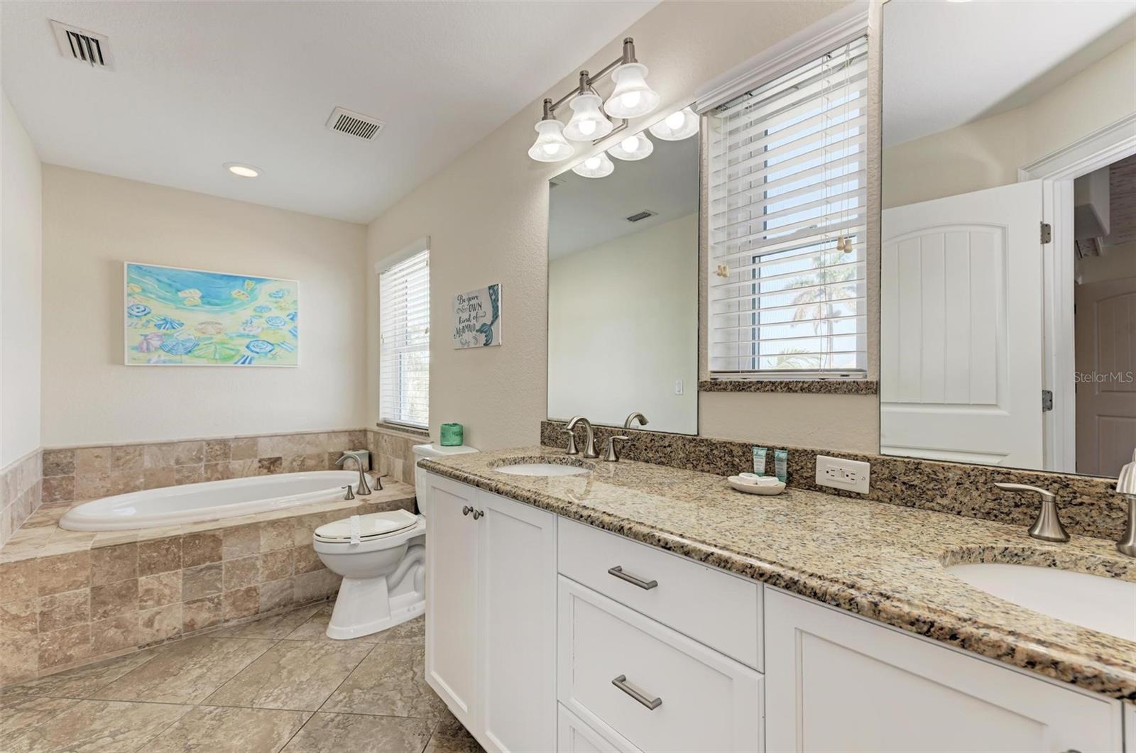 203 N HARBOR DR, HOLMES BEACH, FL — photo 47