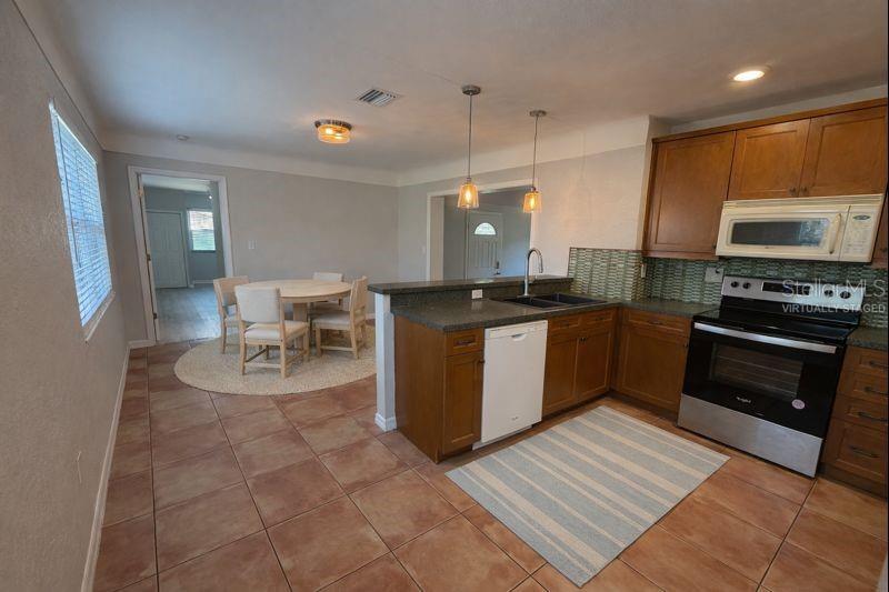 5721 10TH AVE N, ST PETERSBURG, FL — photo 4