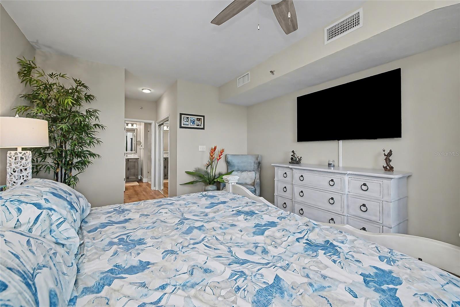 5408 EAGLES POINT CIR #302, SARASOTA, FL — photo 16