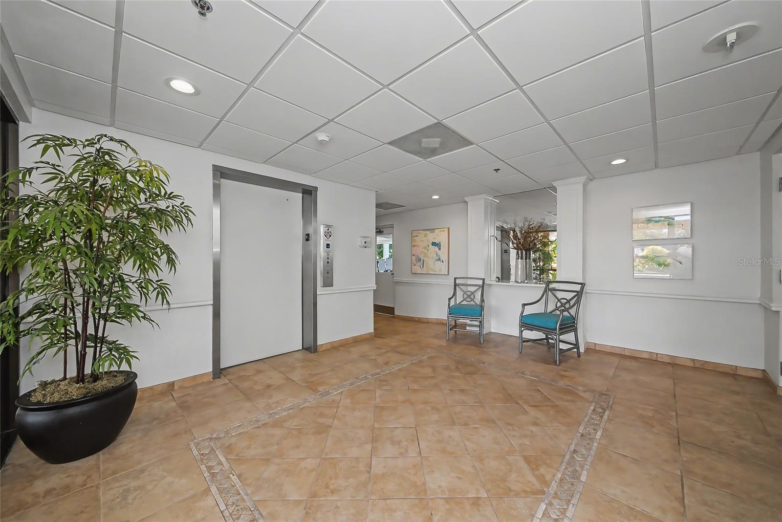 5408 EAGLES POINT CIR #302, SARASOTA, FL — photo 36