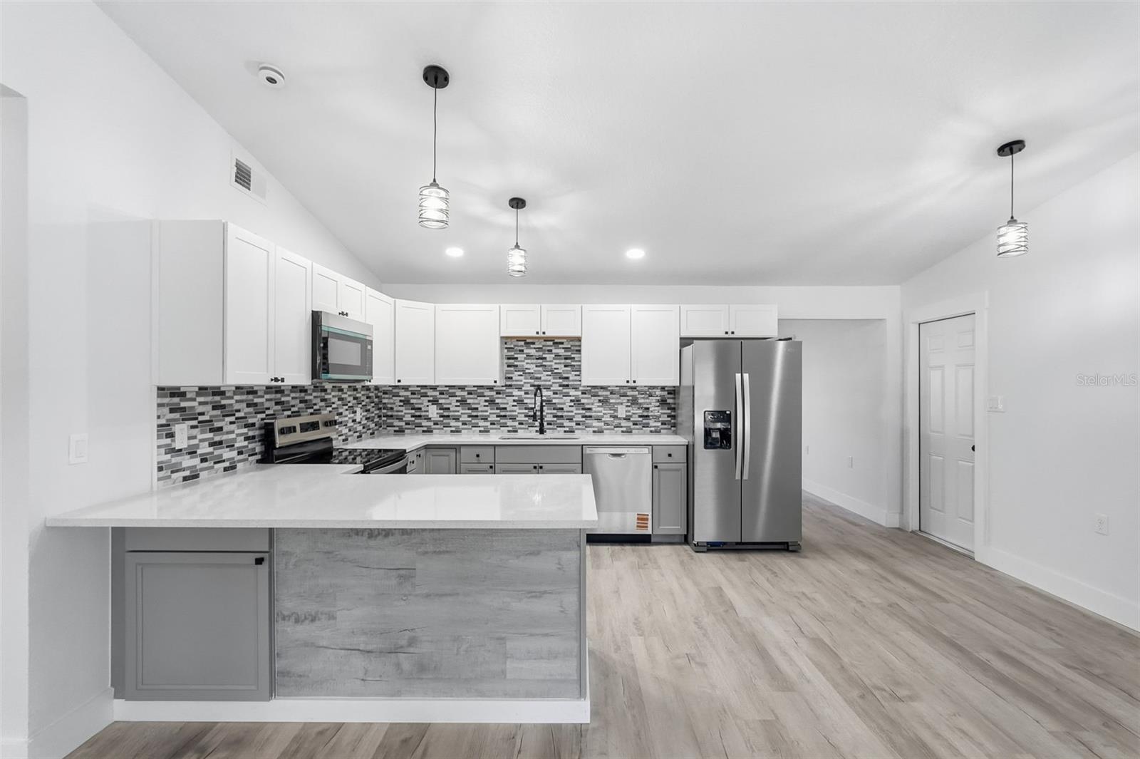 34071 MADISON AVE, DADE CITY, FL — photo 12