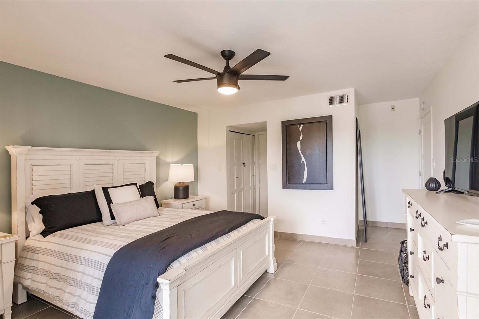 1125 W PEPPERTREE DR #407, SARASOTA, FL — photo 11
