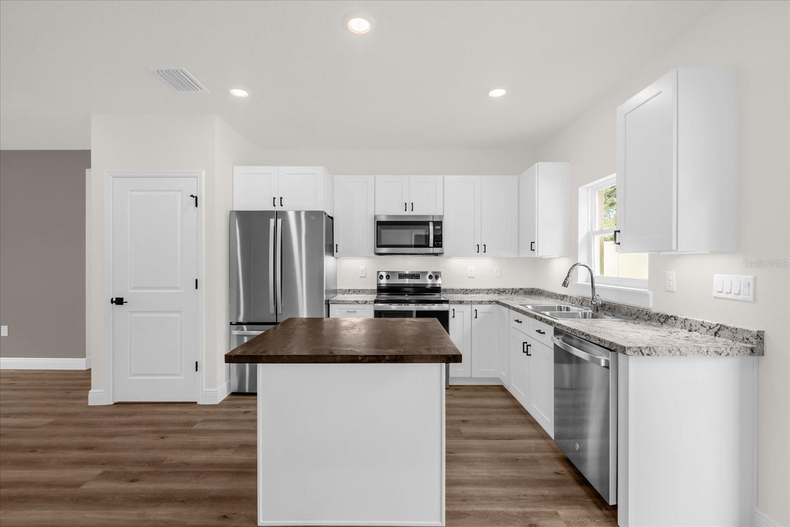 12345 SE 99TH AVE, BELLEVIEW, FL — photo 12