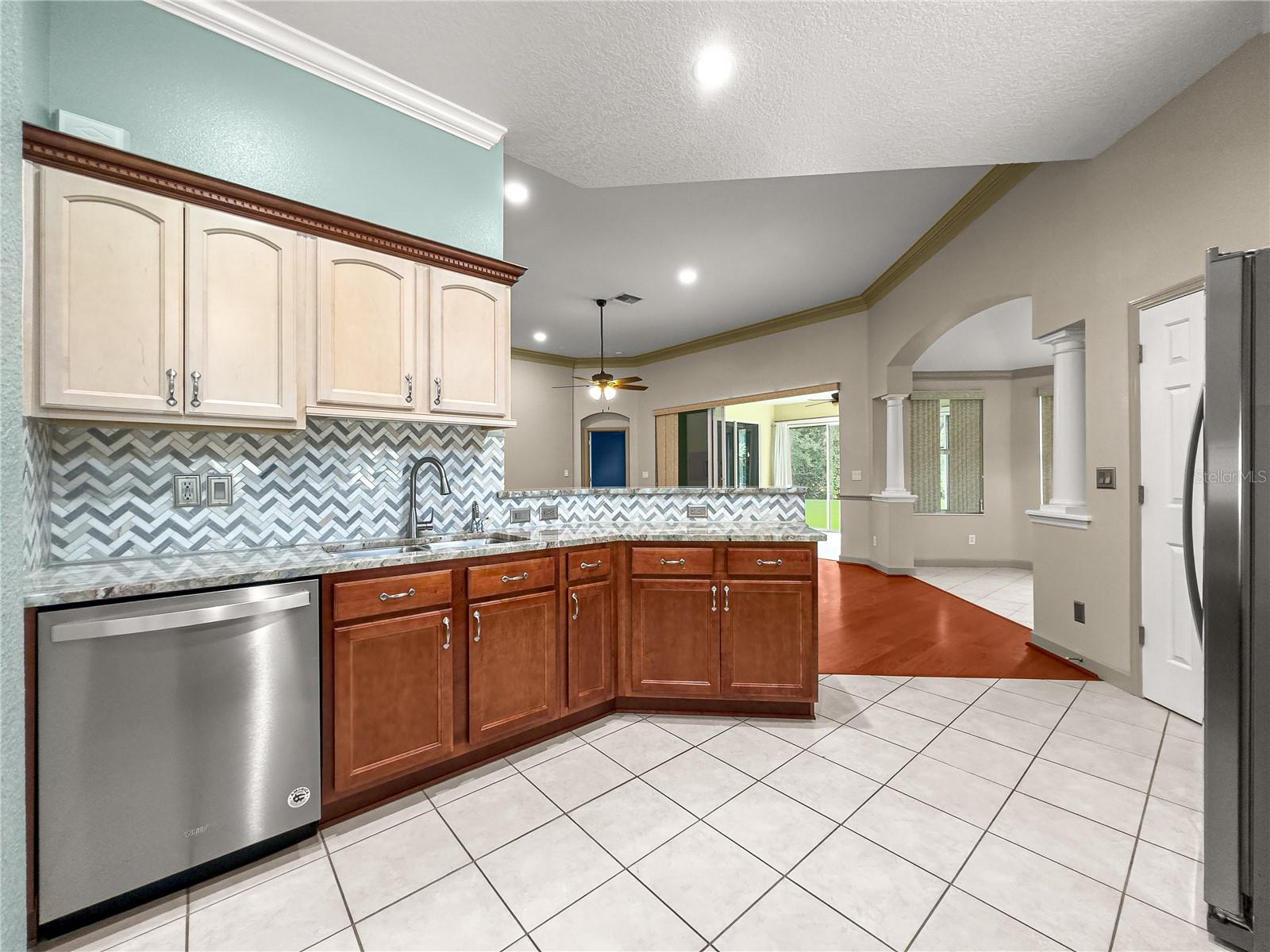 8045 WATERBURY WAY, MOUNT DORA, FL — photo 21