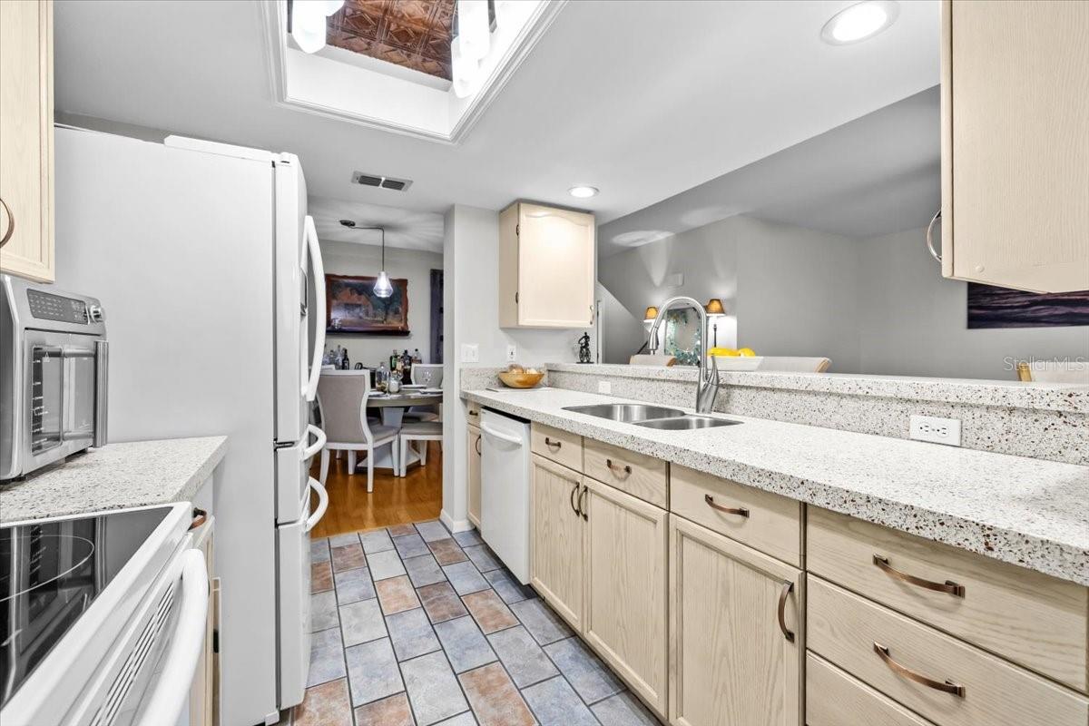 2392 HANOVER DR, DUNEDIN, FL — photo 17