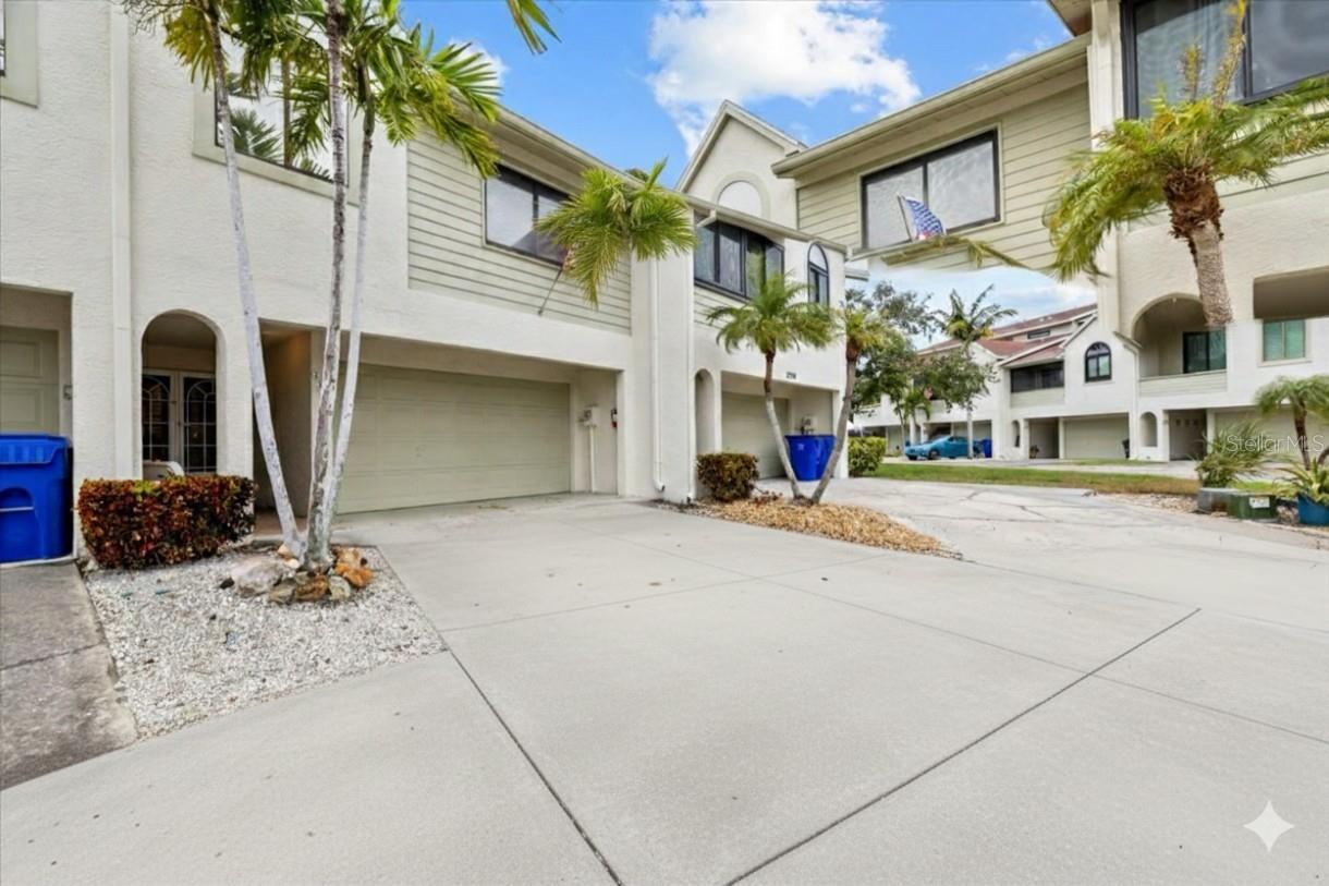 2392 HANOVER DR, DUNEDIN, FL — photo 2