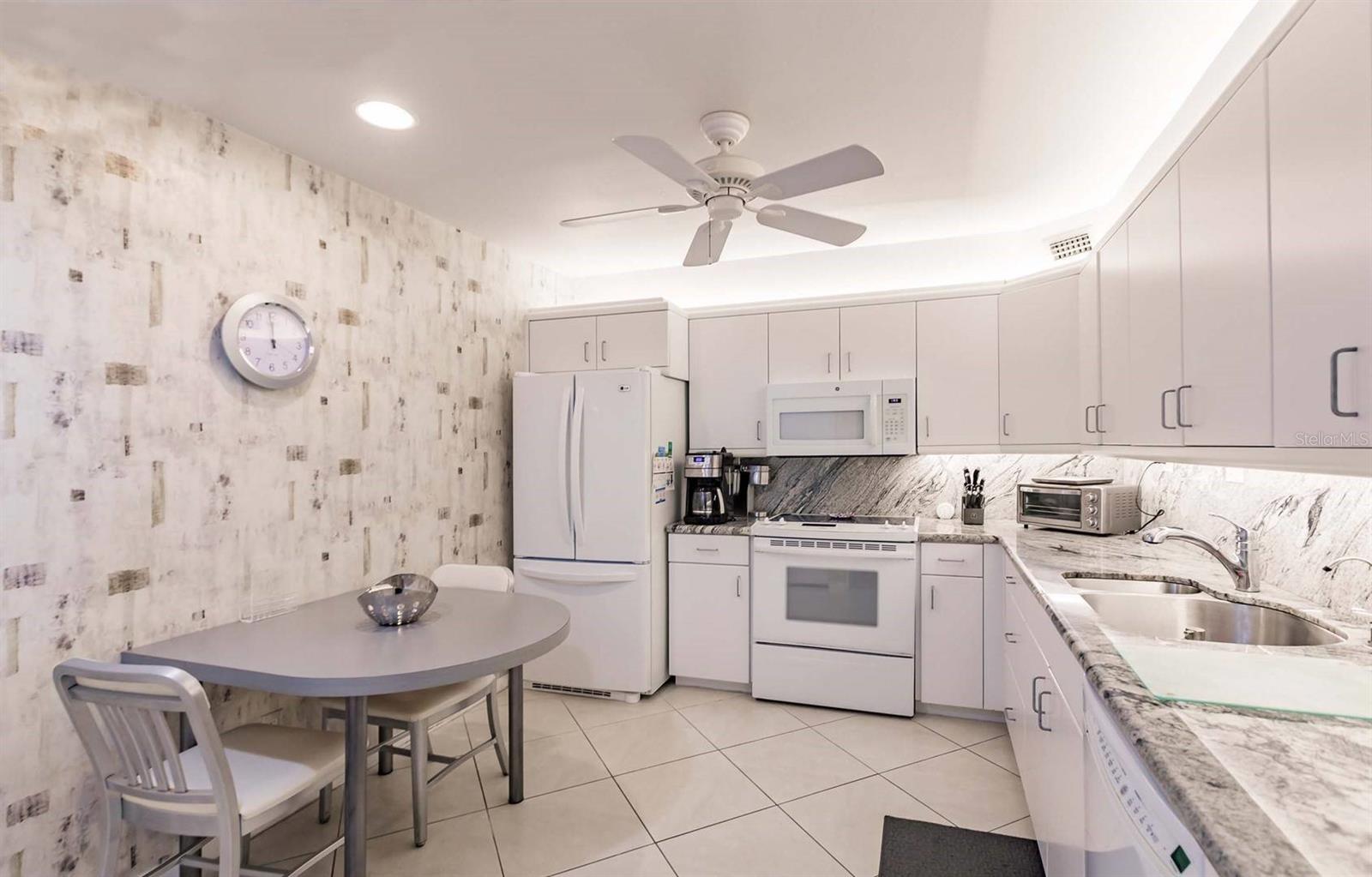 1055 W PEPPERTREE DR #802AA, SARASOTA, FL — photo 13