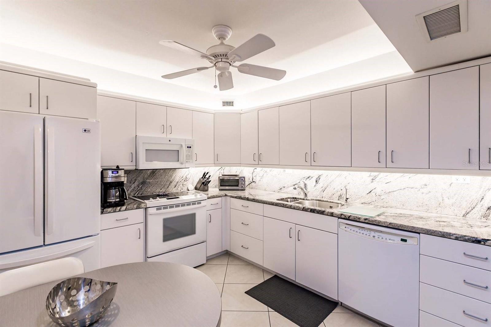 1055 W PEPPERTREE DR #802AA, SARASOTA, FL — photo 16