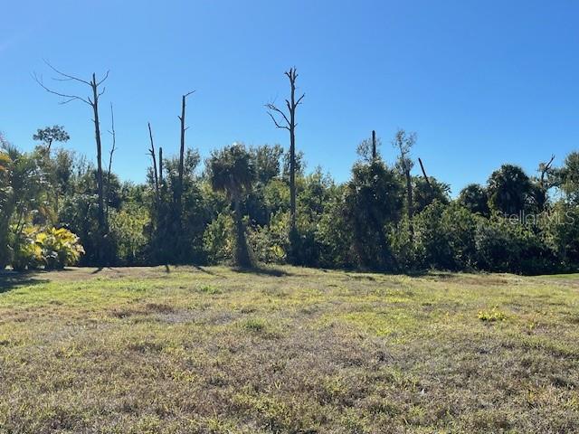 8 TOURNAMENT RD, ROTONDA WEST, FL
