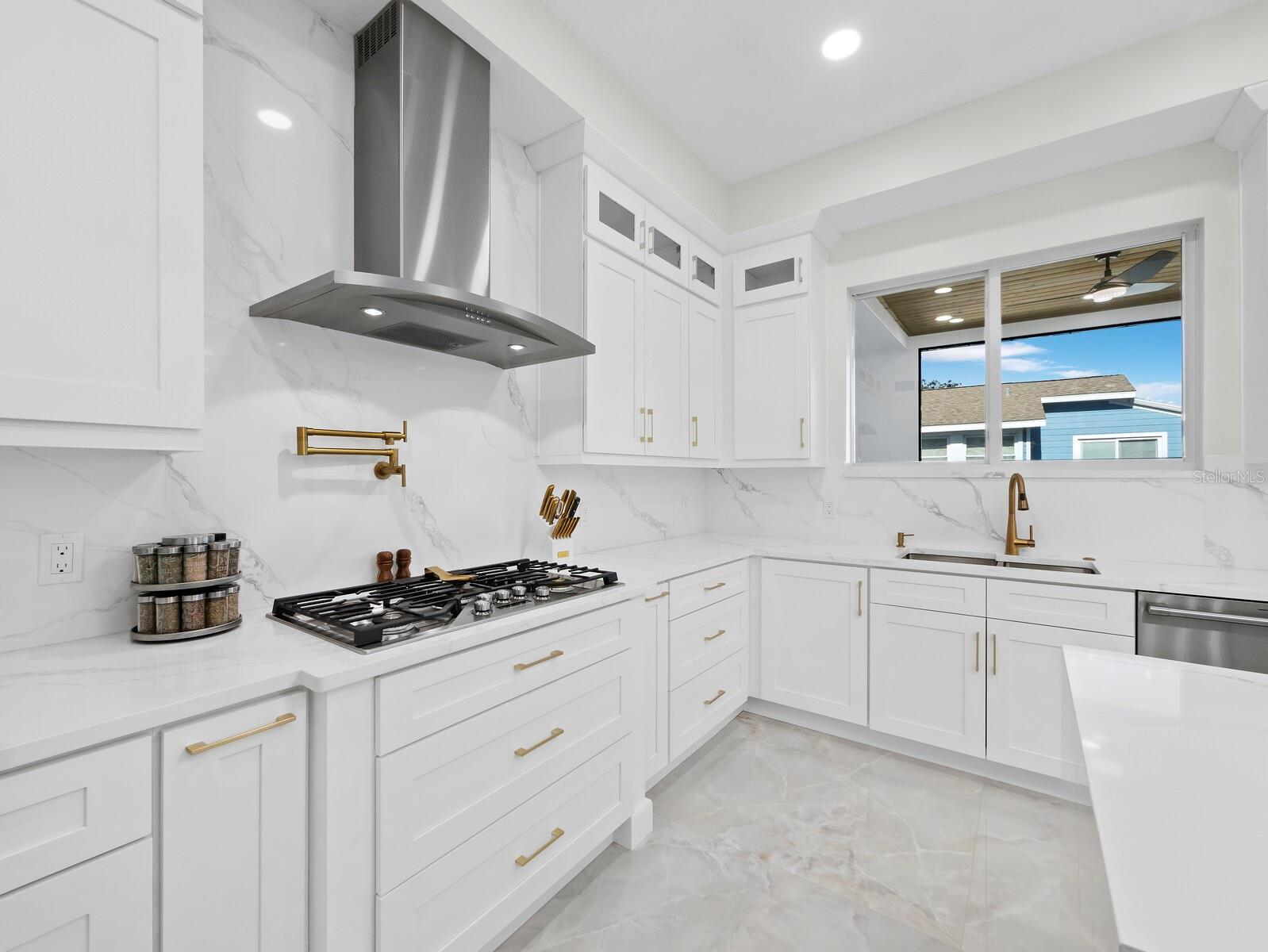 635 JUNGLE QUEEN WAY, LONGBOAT KEY, FL — photo 17