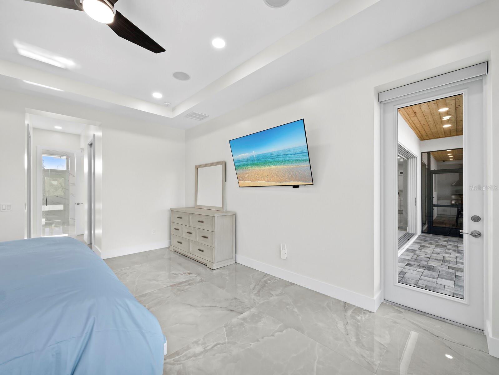 635 JUNGLE QUEEN WAY, LONGBOAT KEY, FL — photo 24
