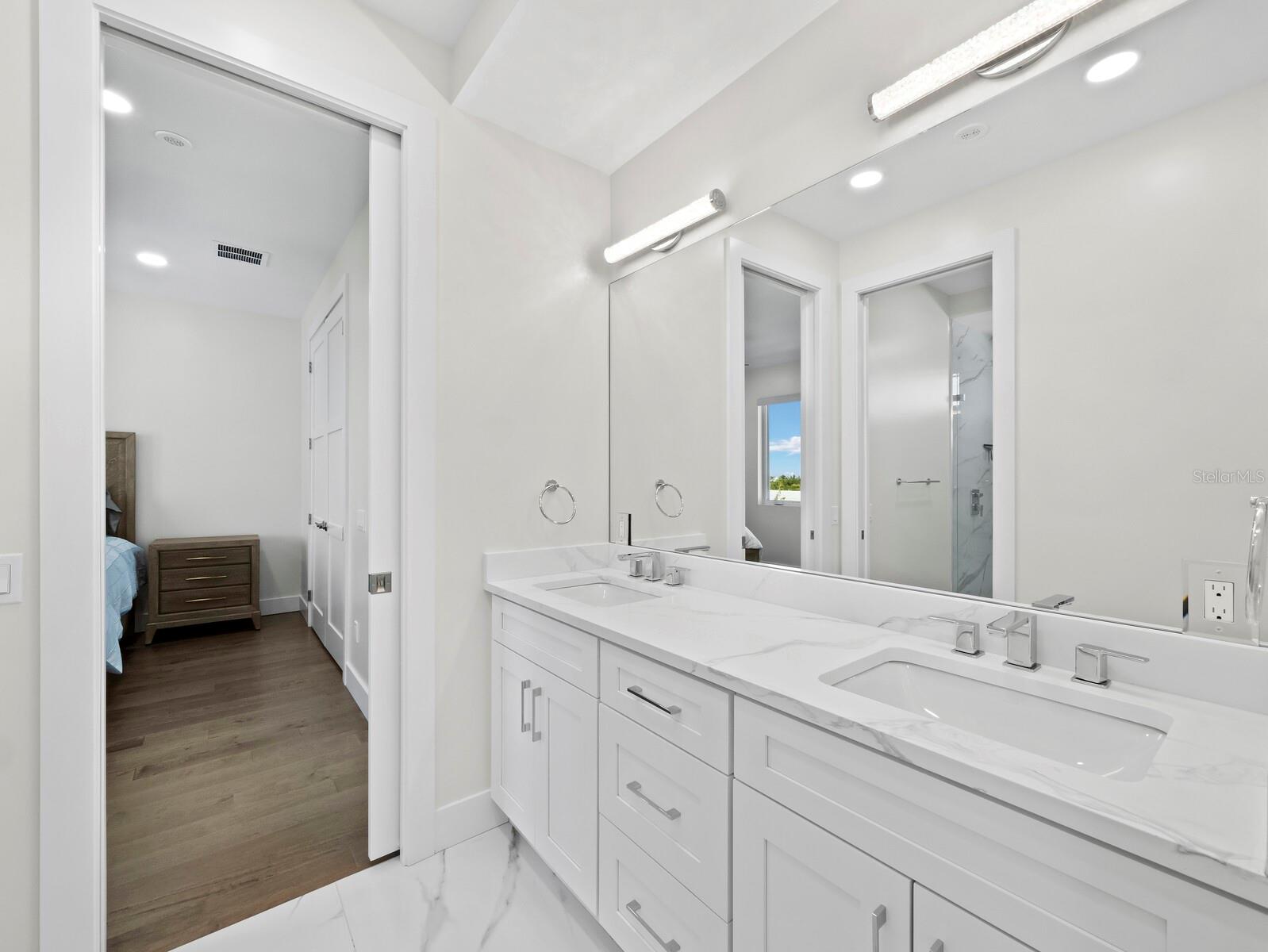 635 JUNGLE QUEEN WAY, LONGBOAT KEY, FL — photo 35